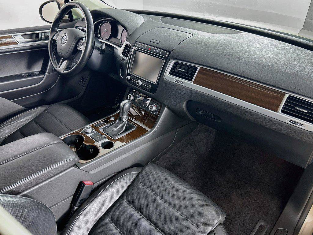 Used 2016 Volkswagen Touareg TDI AWD/4WD image 30