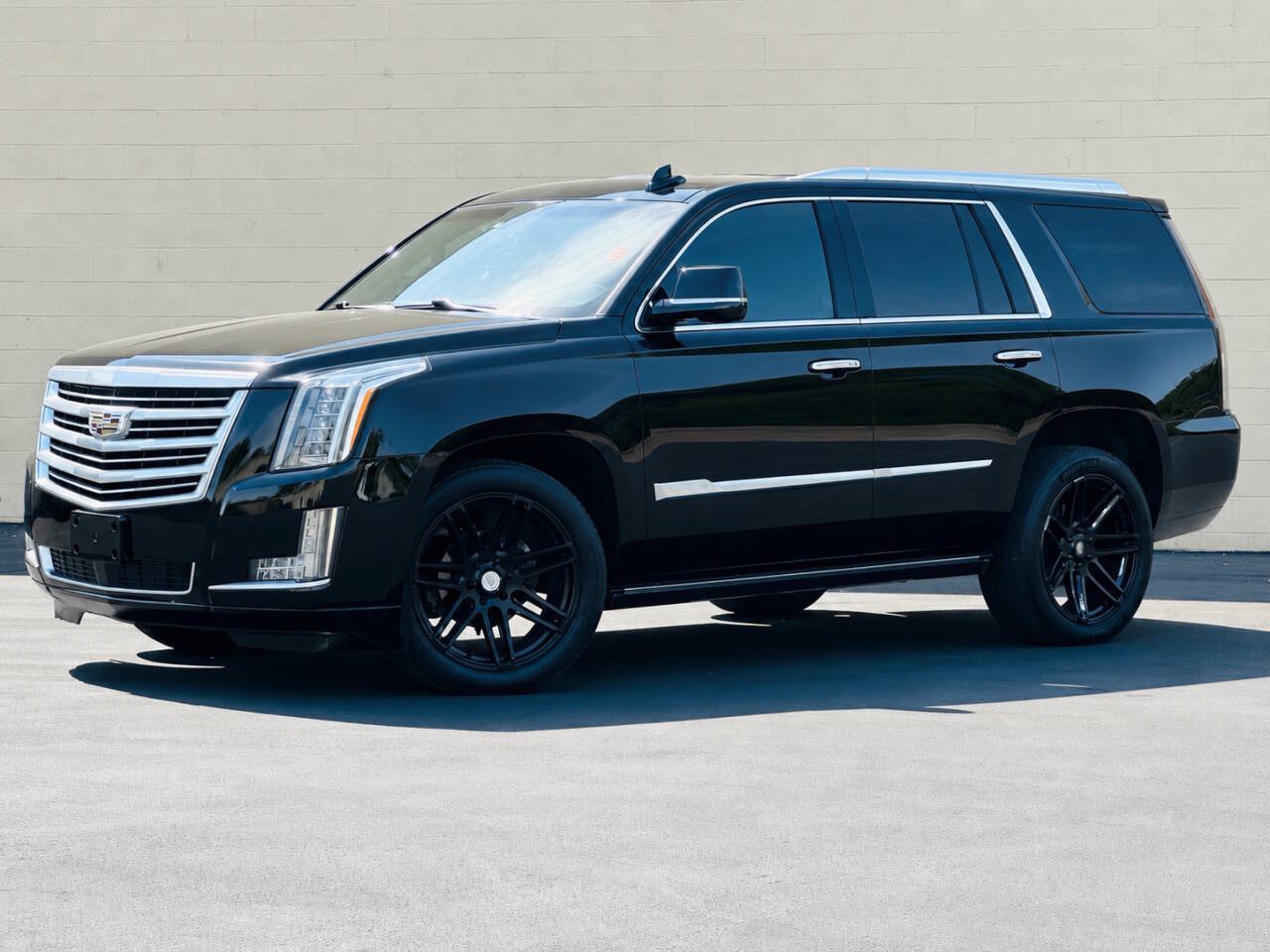 Used 2015 Cadillac Escalade Platinum AWD/4WD image 4