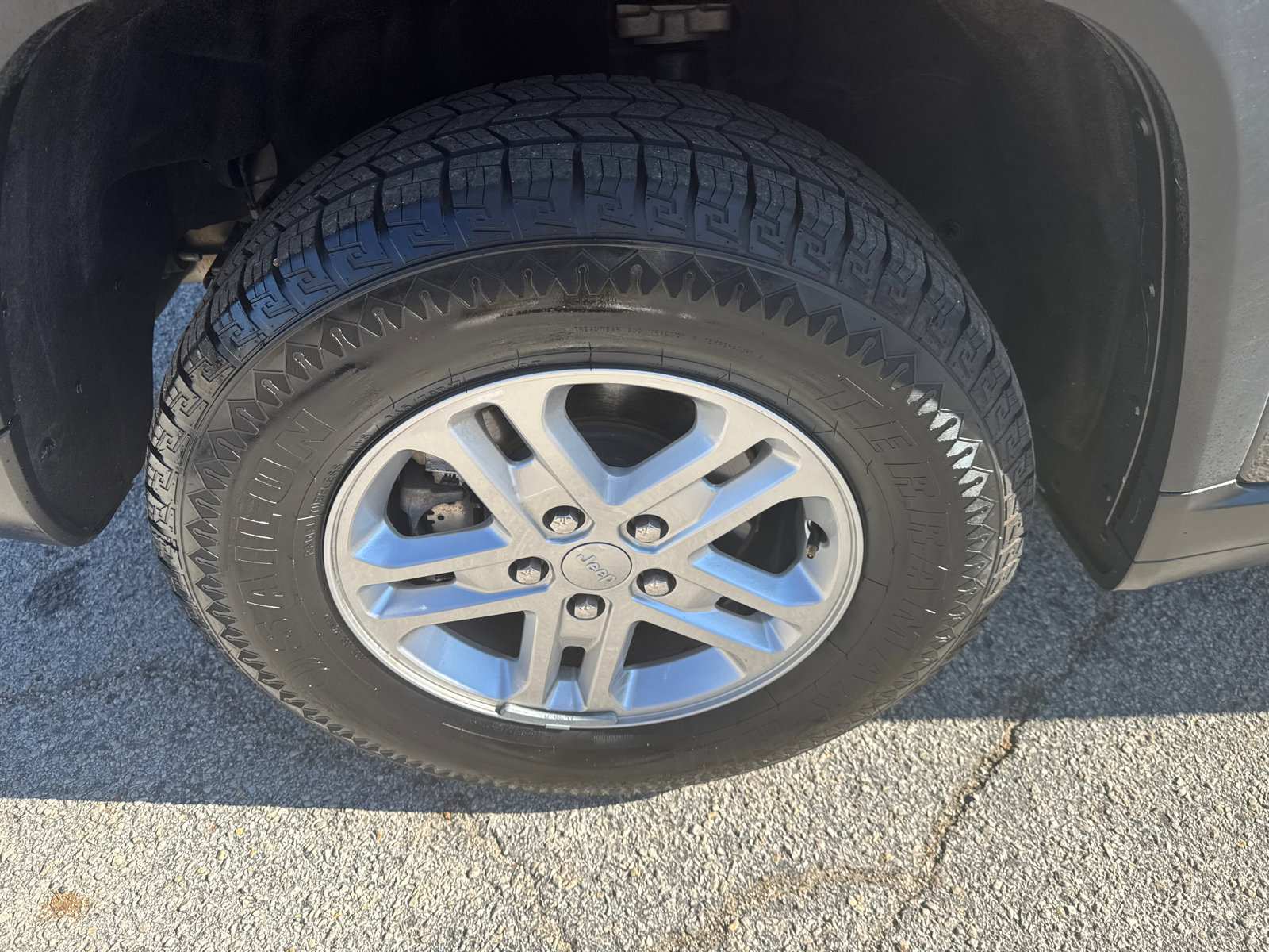 Used 2024 Jeep Grand Cherokee Laredo image 17