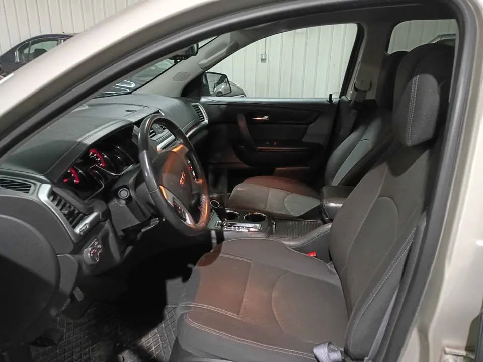 Used 2015 GMC Acadia SLE FWD image 8