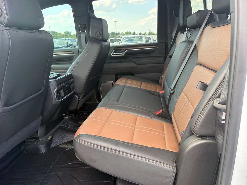 Used 2025 Chevrolet Silverado 2500 High Country w/ High Country Premium Package AWD/4WD image 14