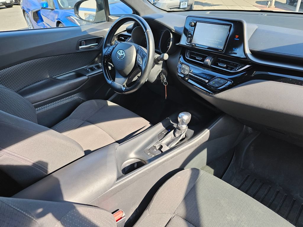 Used 2018 Toyota C-HR XLE FWD image 11