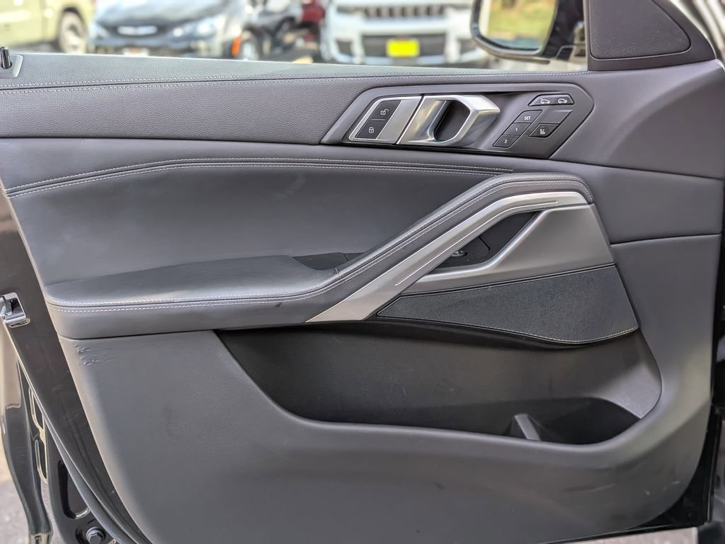 Used 2023 BMW X6 xDrive40i w/ M Sport Package image 32