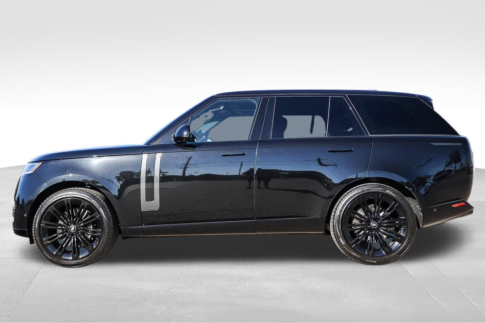 Certified 2024 Land Rover Range Rover SE AWD/4WD image 7