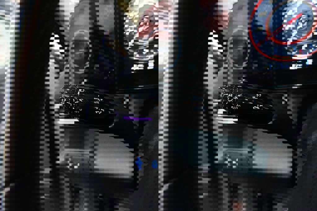 Used 2024 Hyundai Elantra Limited image 38