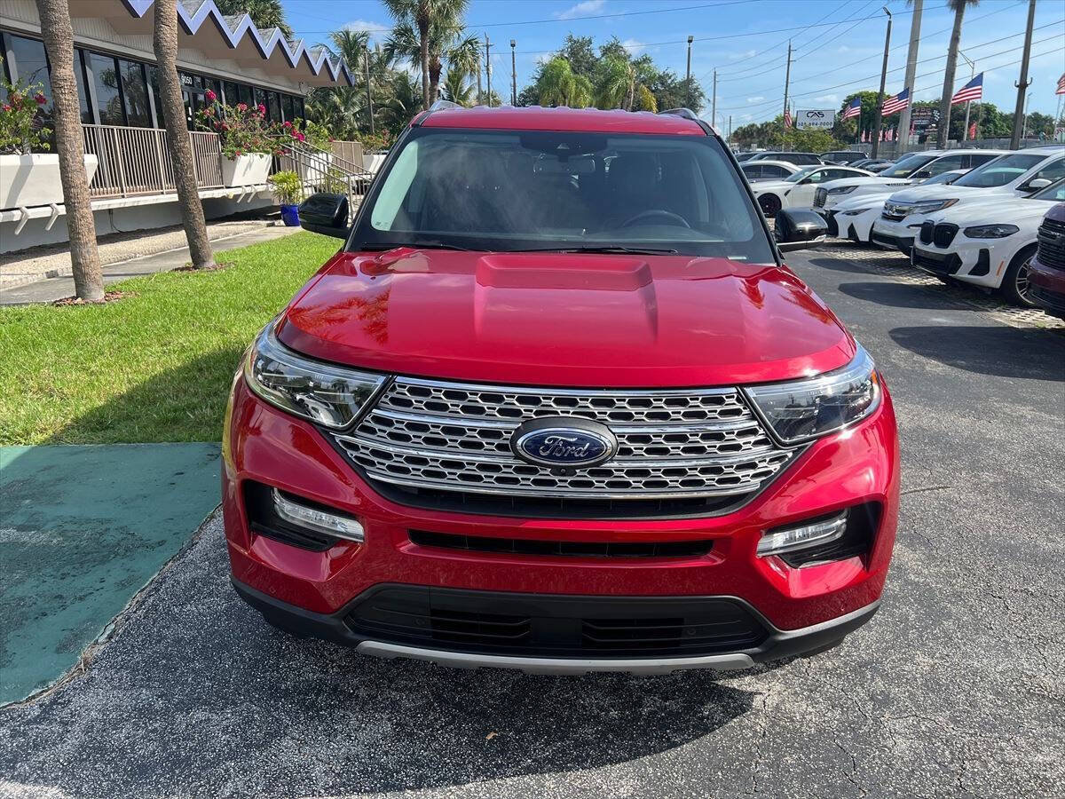 Used 2022 Ford Explorer Limited w/ Equipment Group 301A AWD/4WD image 3