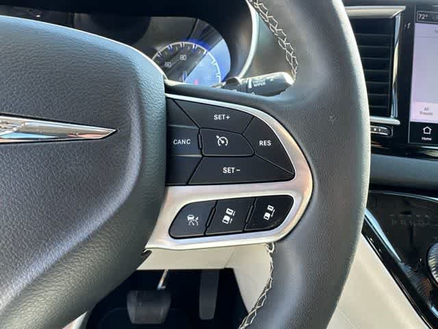 Certified 2024 Chrysler Pacifica Touring-L FWD image 11