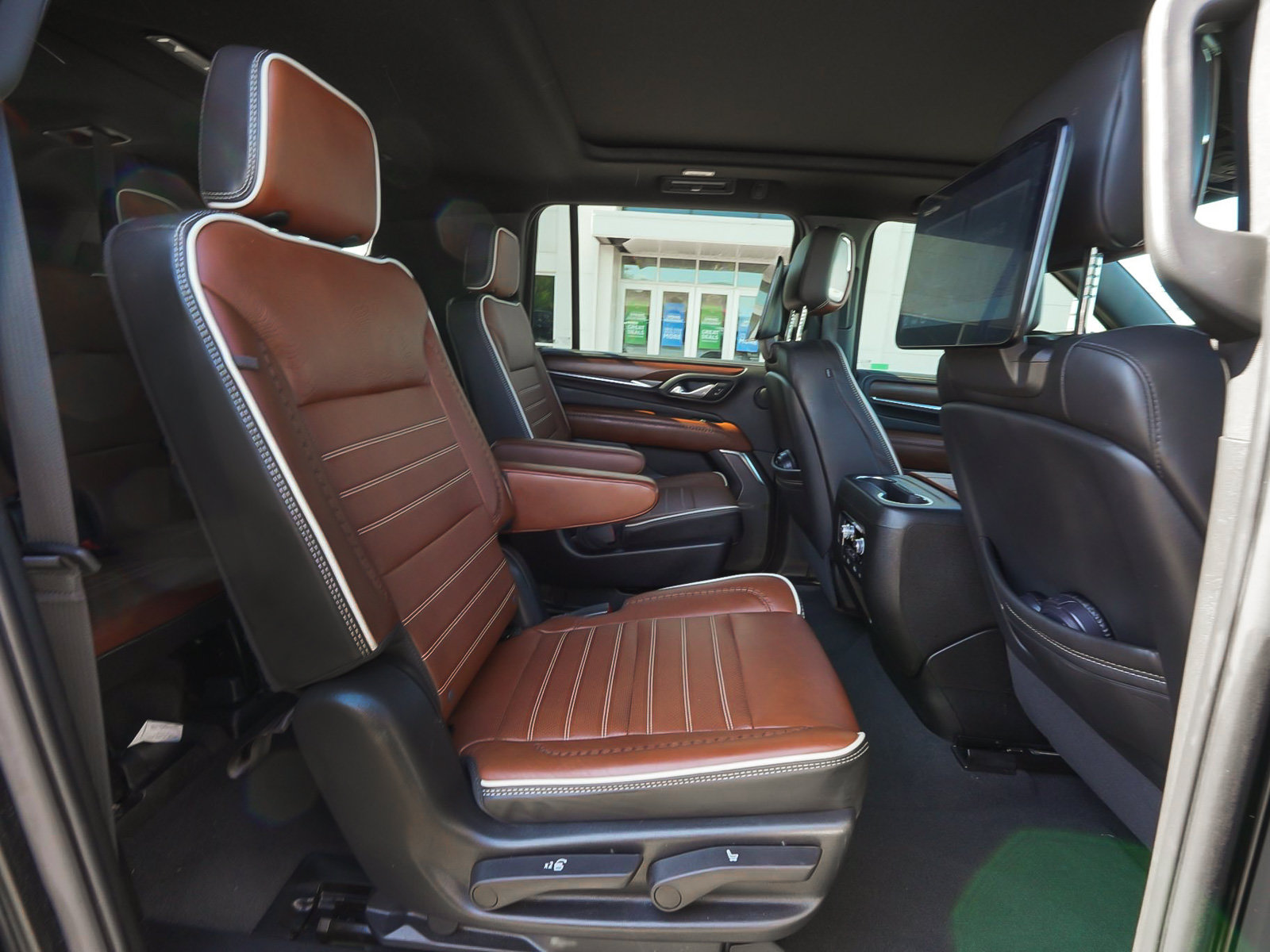 Used 2023 GMC Yukon XL Denali Ultimate AWD/4WD image 42