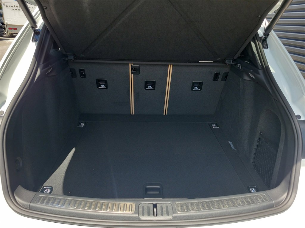 New 2026 Porsche Macan image 17