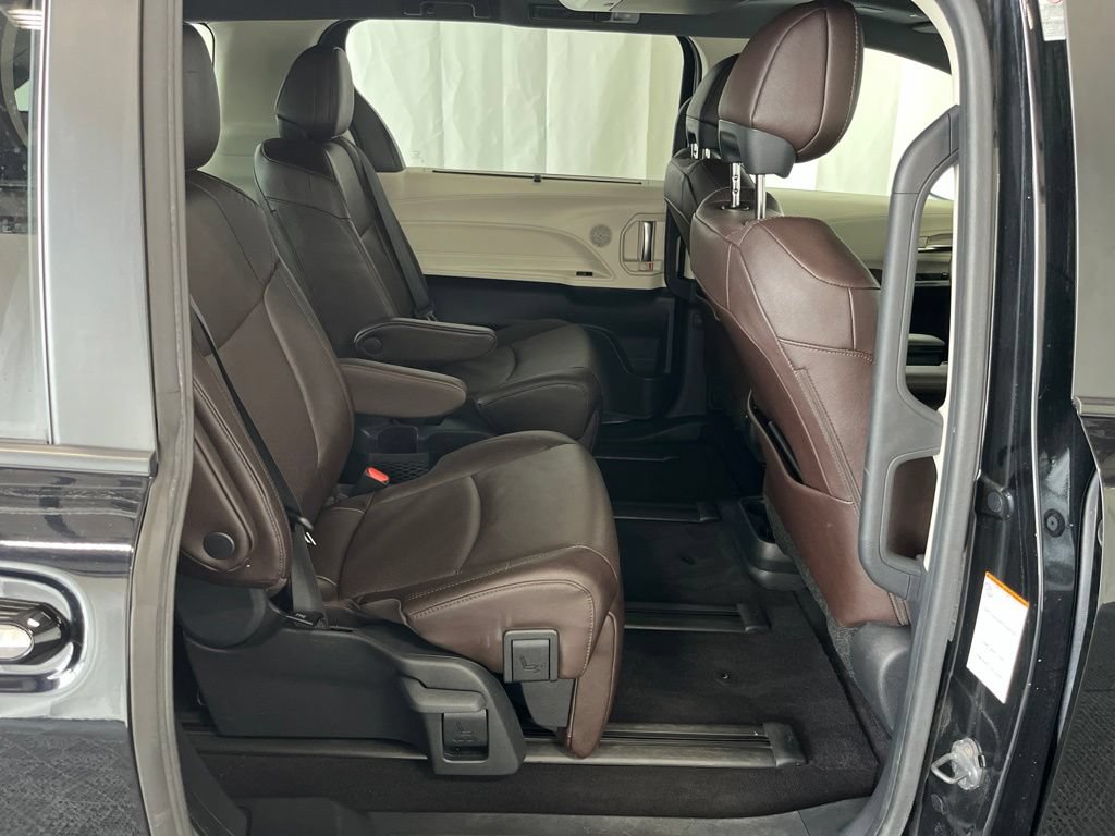 Used 2023 Toyota Sienna Platinum AWD/4WD image 25