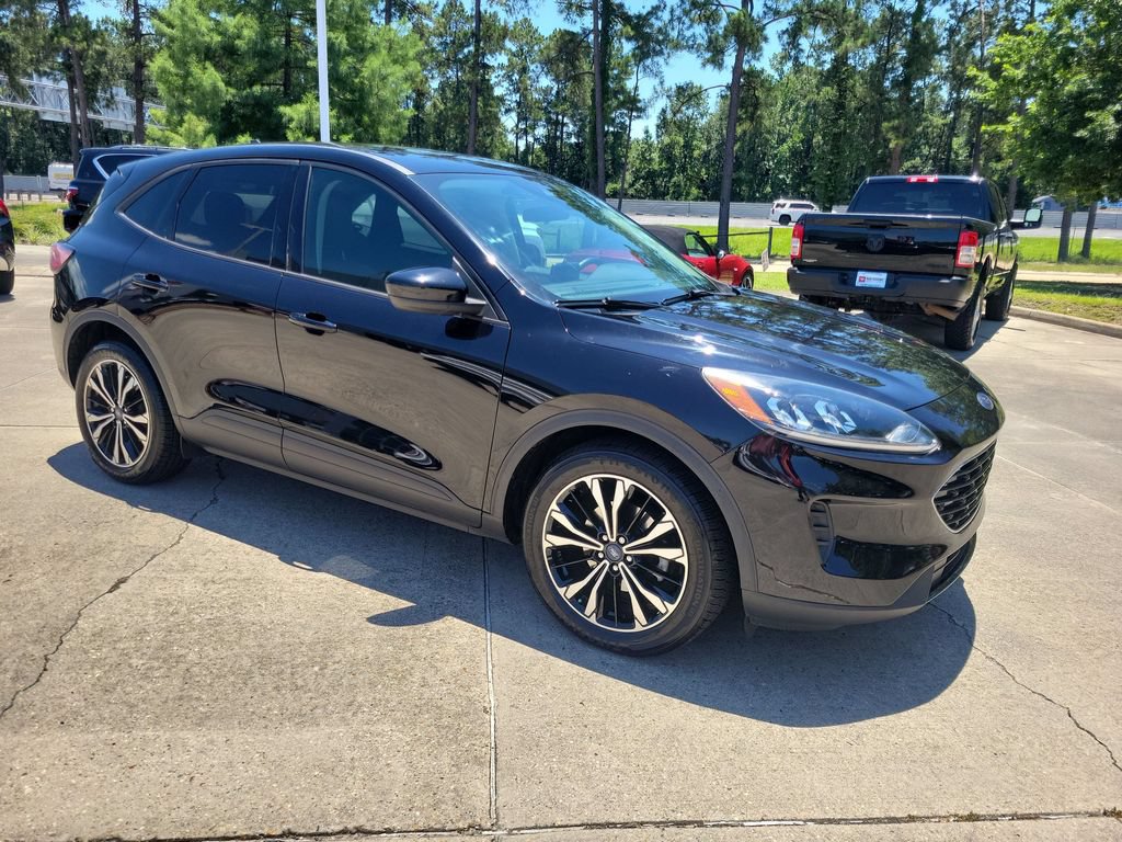 Used 2022 Ford Escape SE w/ SE Sport Appearance Package FWD image 9