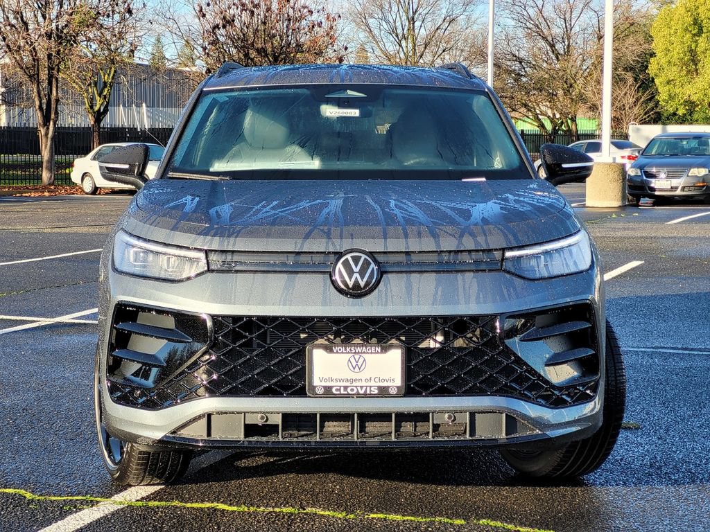 New 2026 Volkswagen Tiguan SE R-Line AWD/4WD image 2