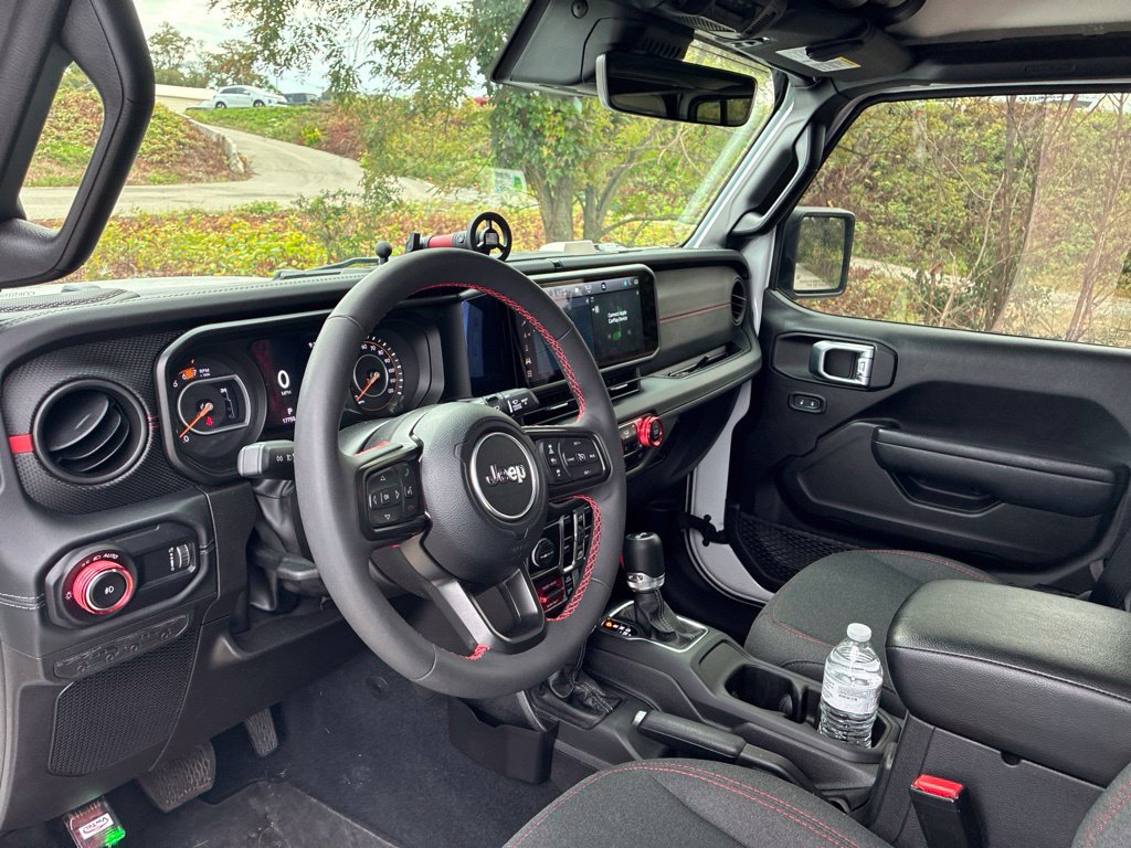 Used 2024 Jeep Wrangler Unlimited Rubicon w/ Technology Group AWD/4WD image 10