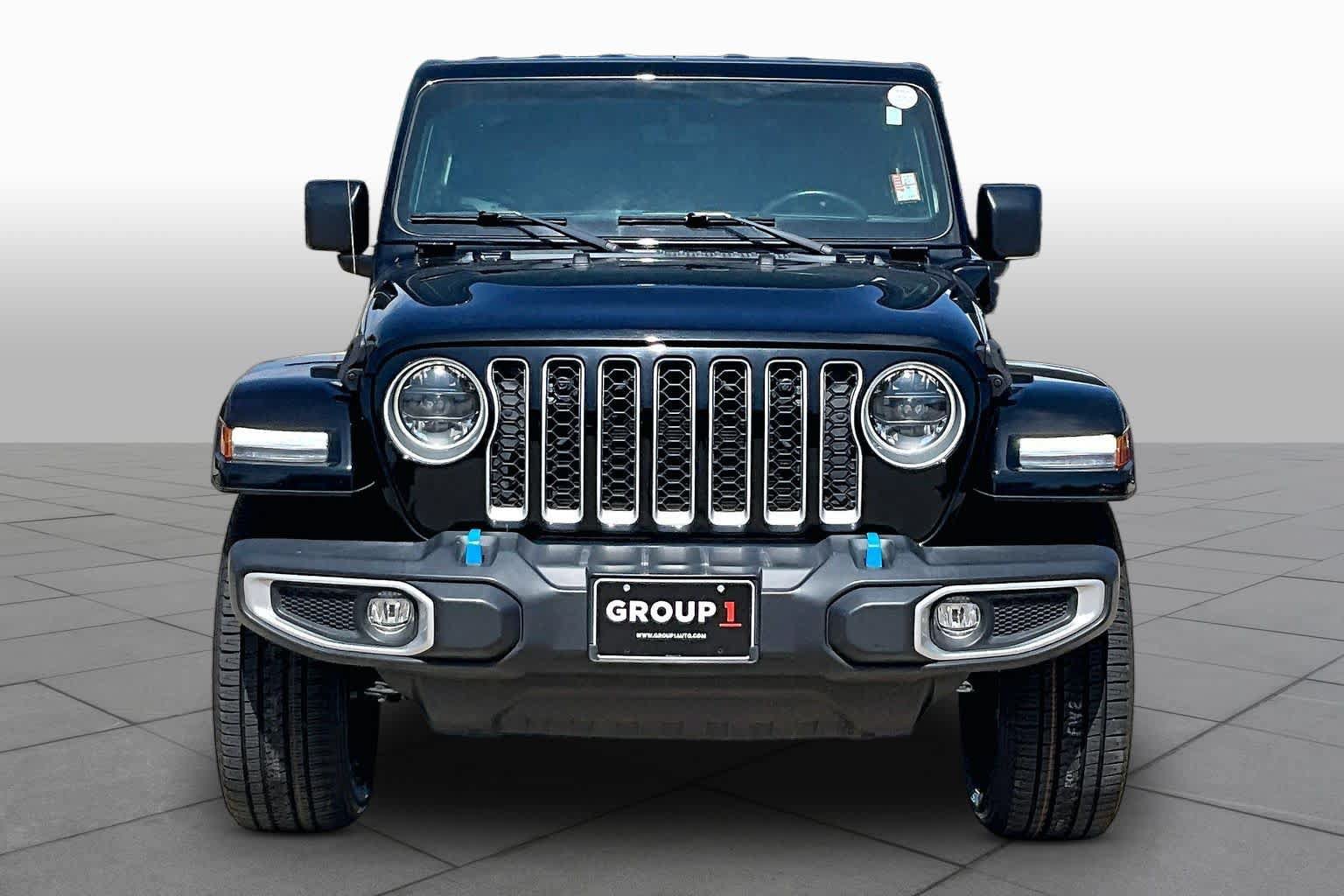 Used 2023 Jeep Wrangler Unlimited Sahara w/ Cold Weather Group AWD/4WD image 3