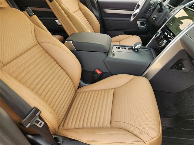 New 2026 Land Rover Discovery Limited Edition image 10