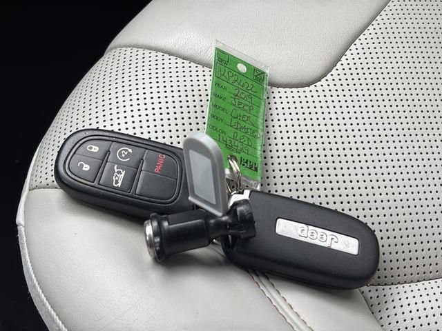 Used 2019 Jeep Cherokee Limited FWD image 32