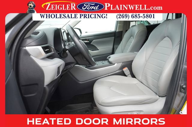Used 2023 Toyota Highlander XLE image 18