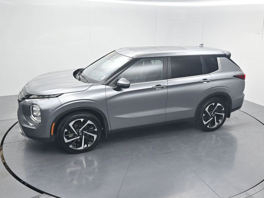 Used 2024 Mitsubishi Outlander SE image 49