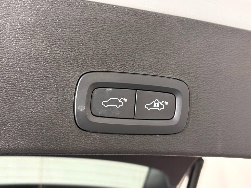 Used 2023 Volvo XC40 B5 Ultimate w/ Protection Package Premier image 38