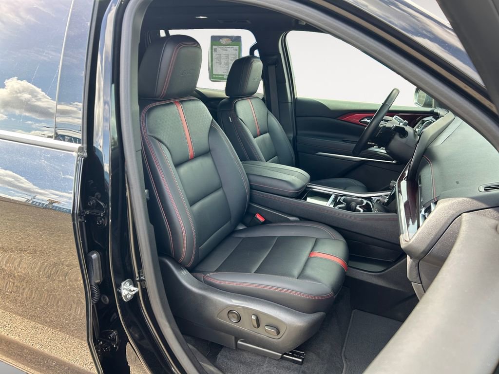 Used 2024 Chevrolet Traverse RS image 24