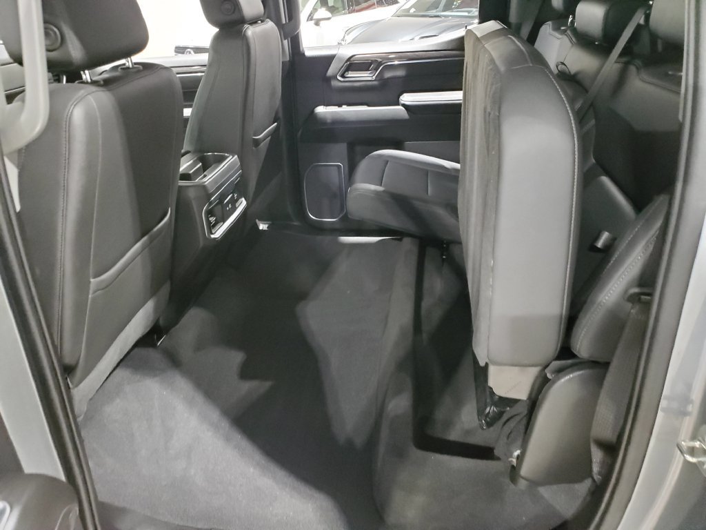 Used 2023 Chevrolet Silverado 1500 LTZ AWD/4WD image 22