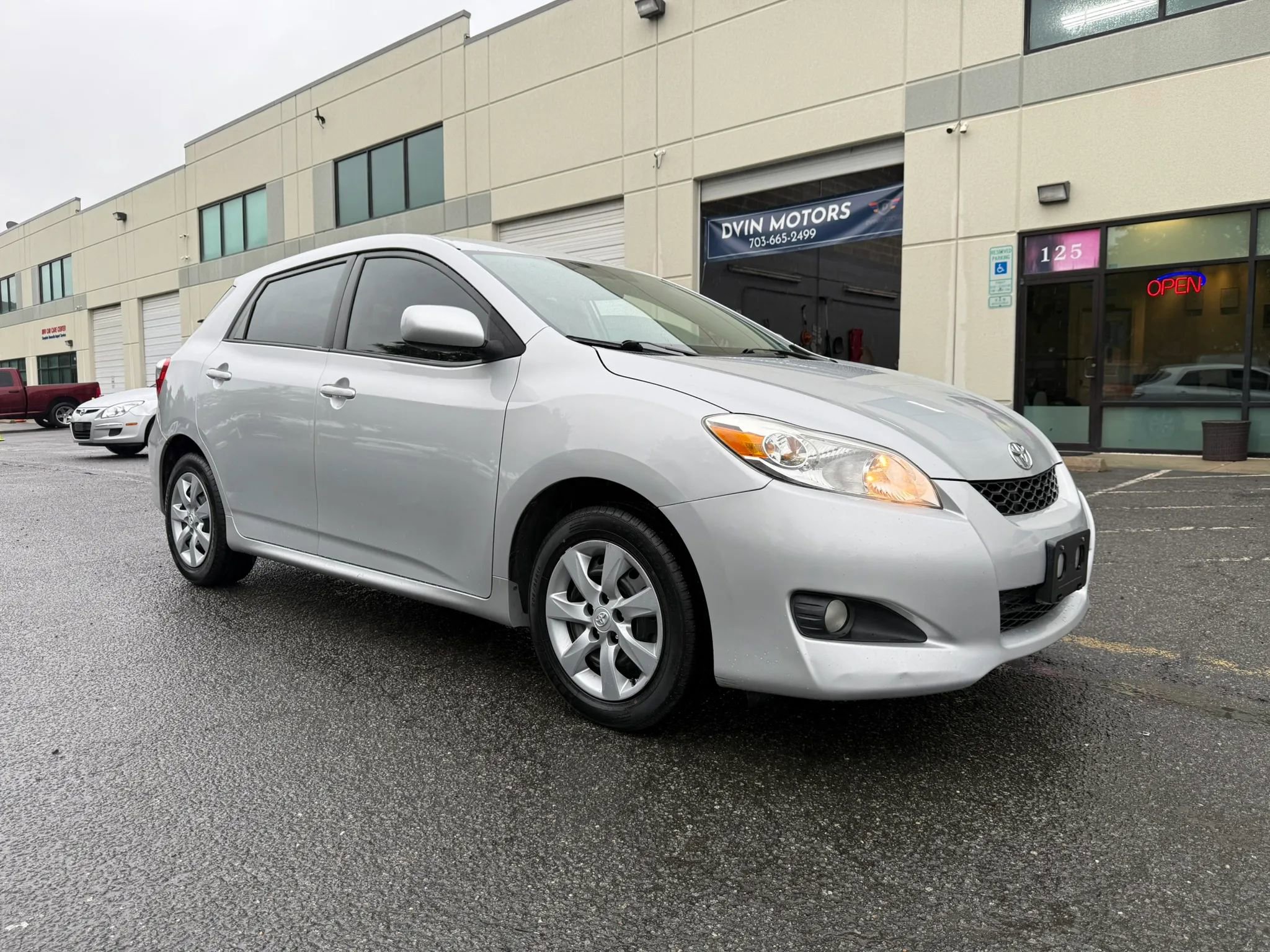 Used 2013 Toyota Matrix S FWD image 2