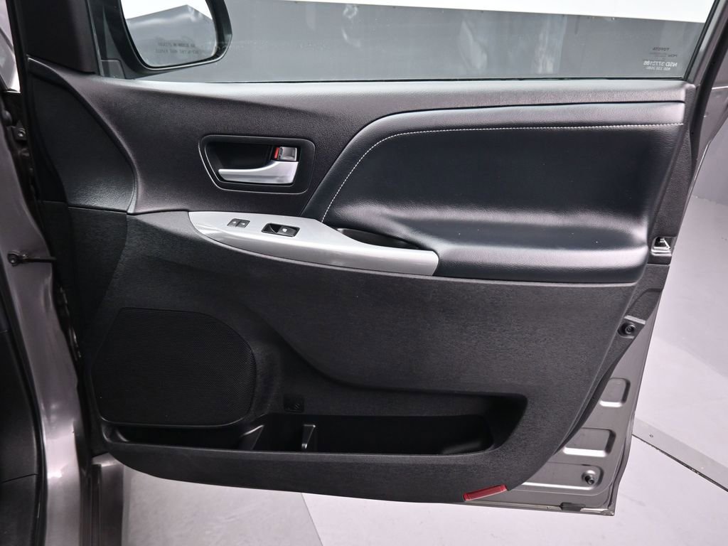 Used 2017 Toyota Sienna SE w/ SE Preferred Package image 52