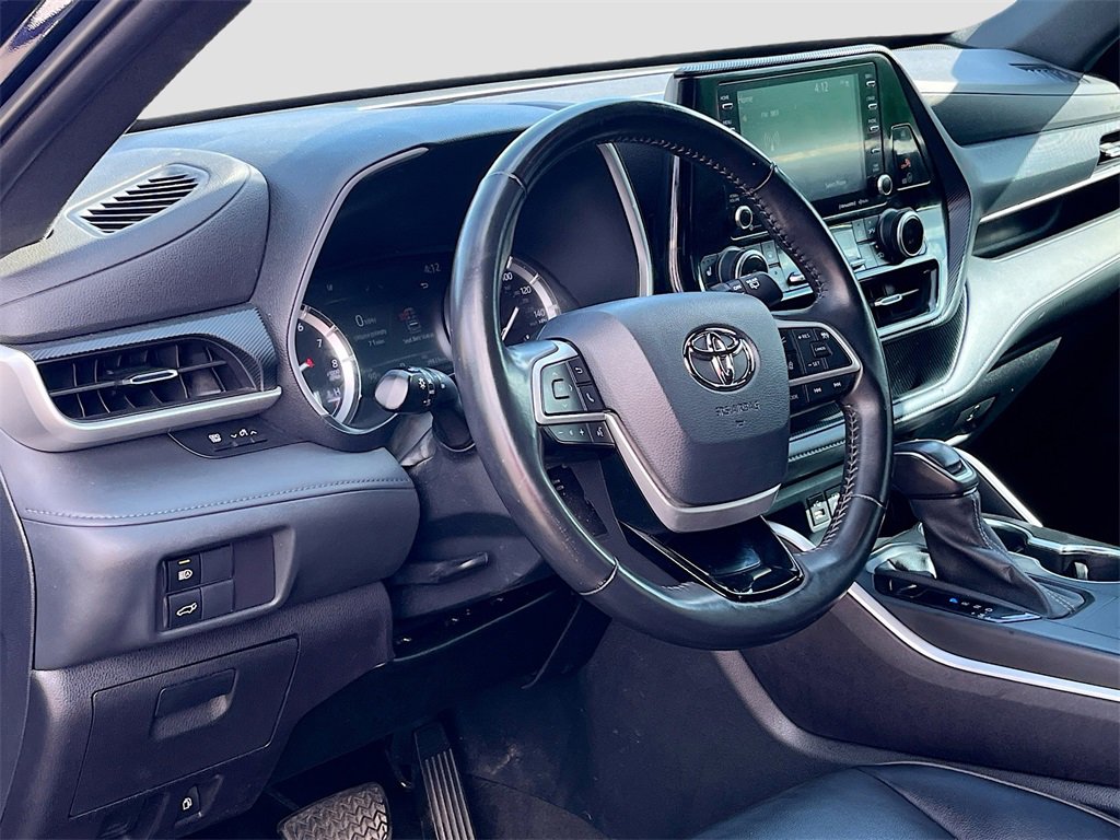 Used 2022 Toyota Highlander XSE image 9