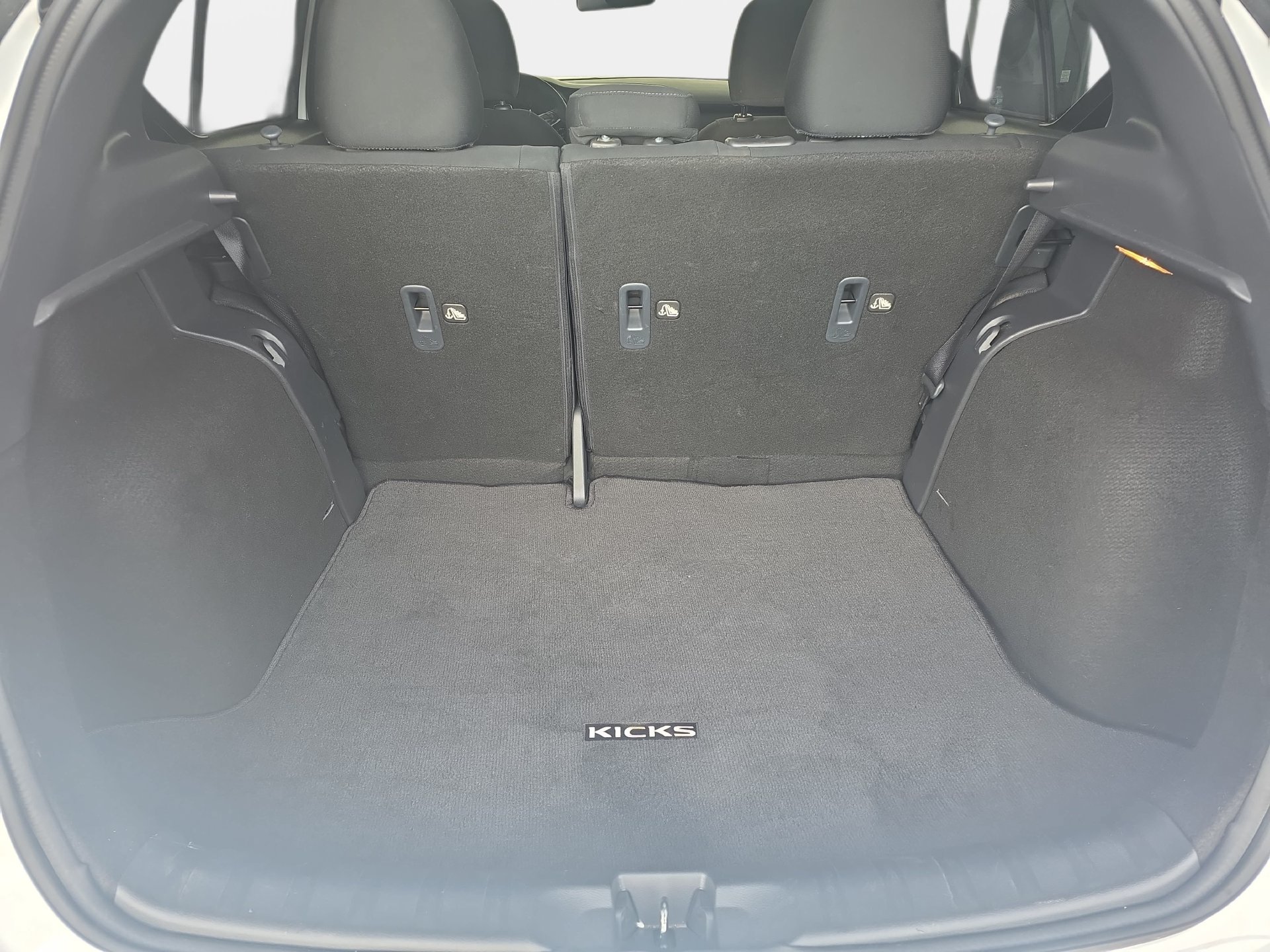 Used 2024 Nissan Kicks SV w/ Exterior Package FWD image 12