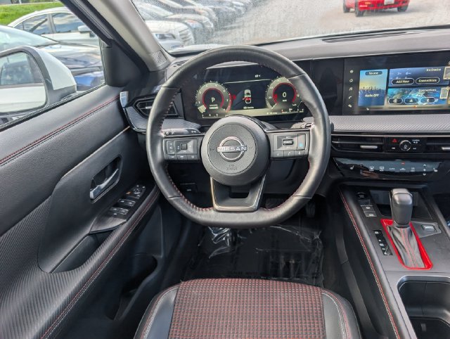 Used 2025 Nissan Kicks SR w/ SR Premium Package AWD/4WD image 17