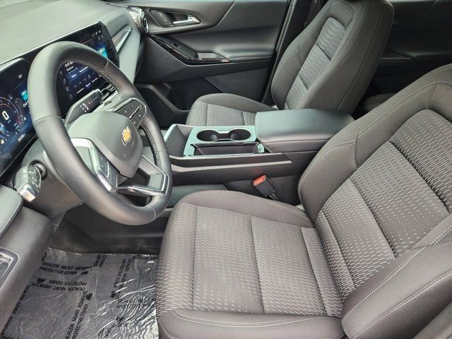 Used 2025 Chevrolet Equinox LT w/ Safety and Technology Package image 4