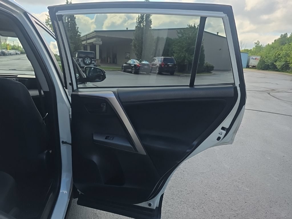 Used 2018 Toyota RAV4 LE w/ All Weather Liner Package FWD image 27