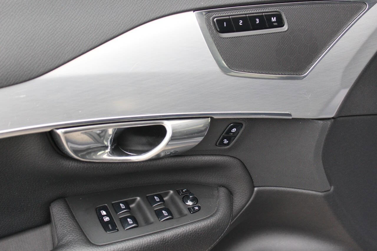 Used 2016 Volvo XC90 T6 Momentum image 10