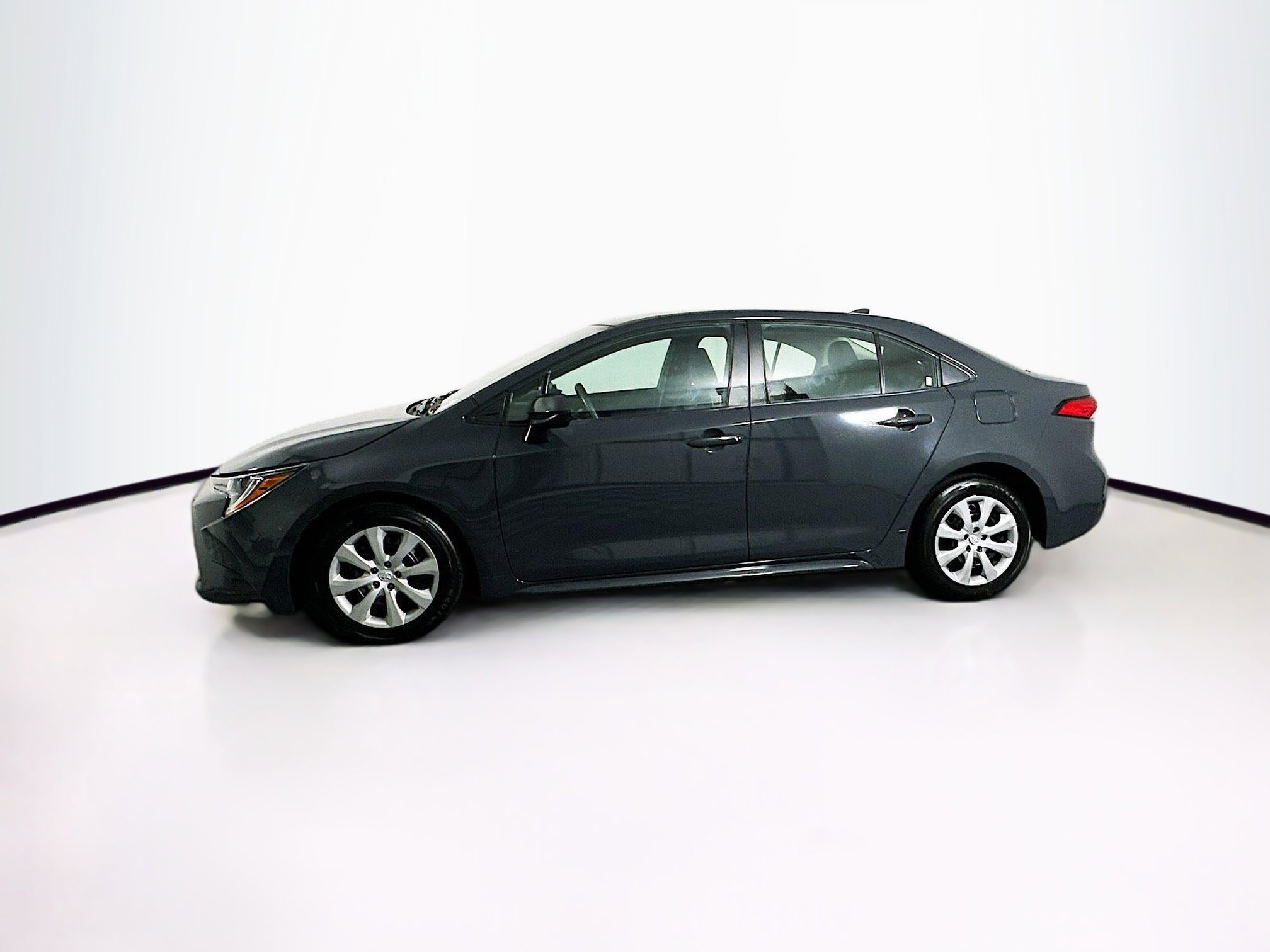 Used 2023 Toyota Corolla LE image 4