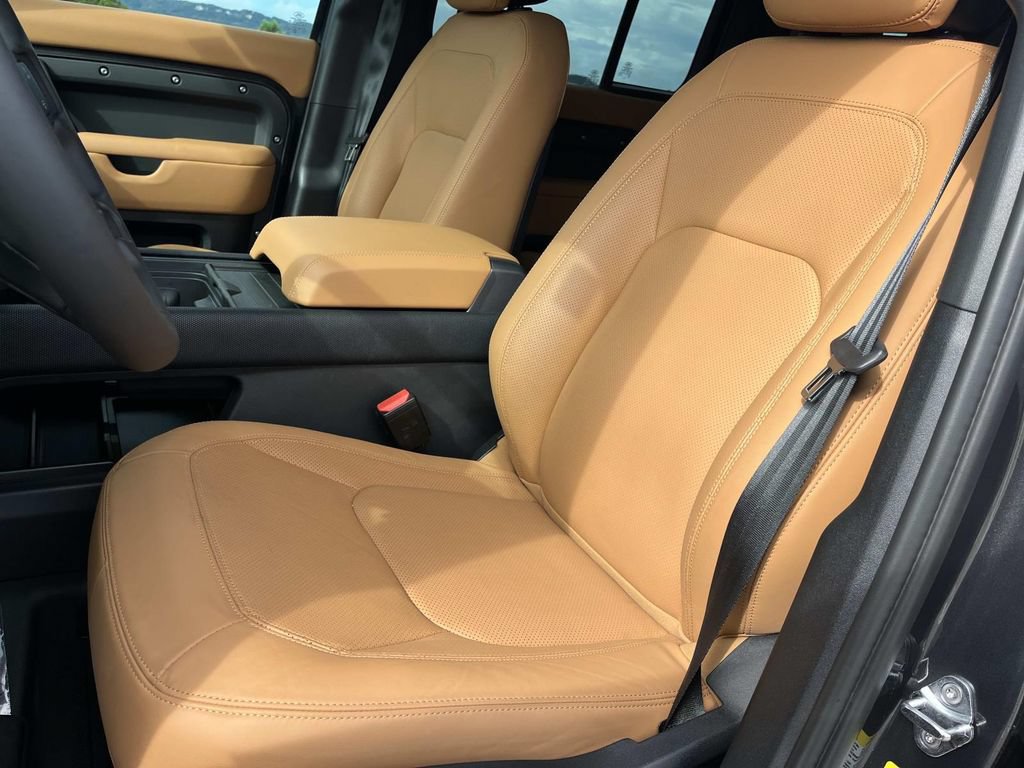 Certified 2024 Land Rover Defender 110 V8 AWD/4WD image 12