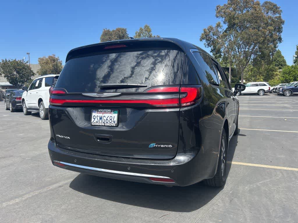 Used 2023 Chrysler Pacifica Limited FWD image 3