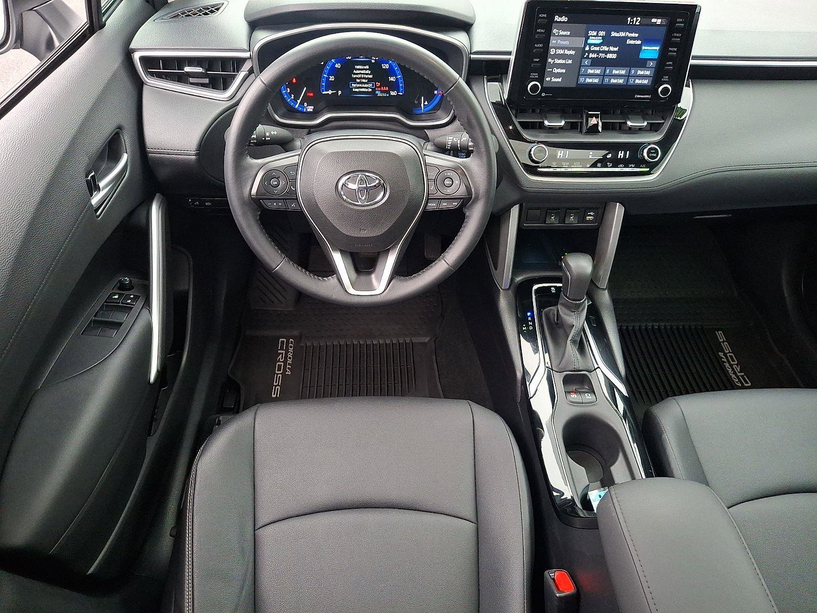 Used 2022 Toyota Corolla Cross XLE w/ Convenience Package image 11