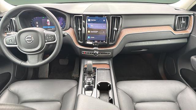 Used 2022 Volvo XC60 B5 Momentum AWD/4WD image 7