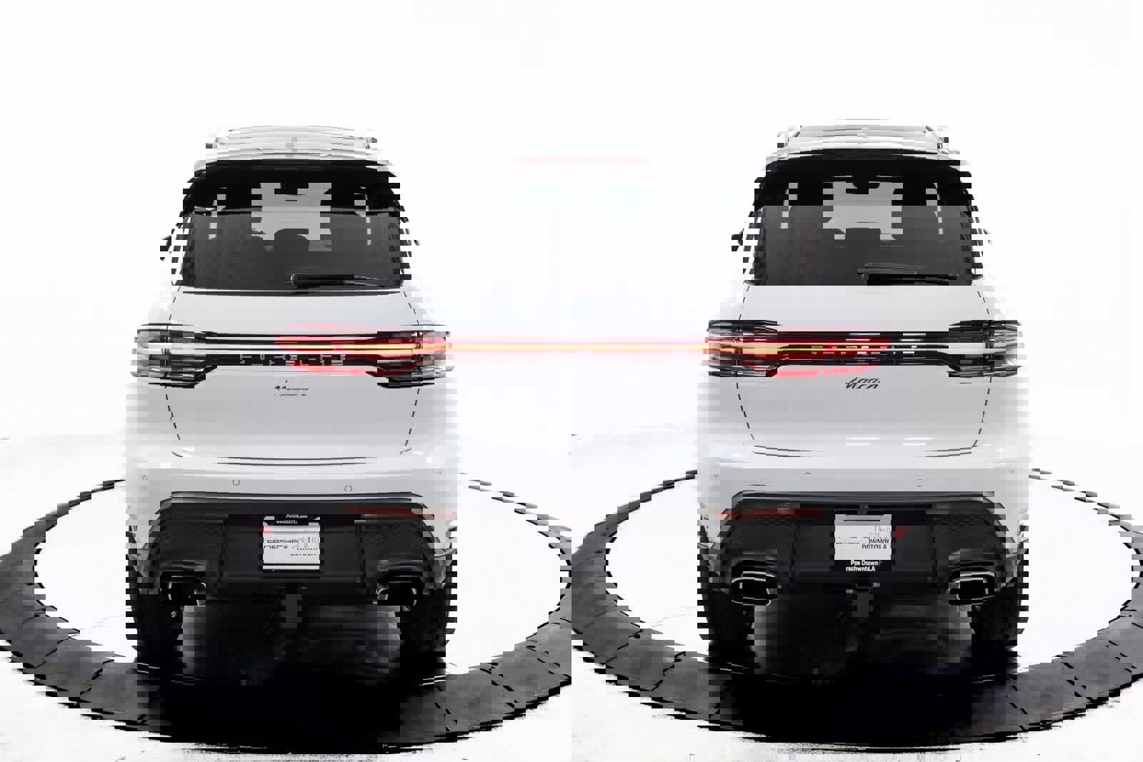 Certified 2025 Porsche Macan AWD/4WD image 6