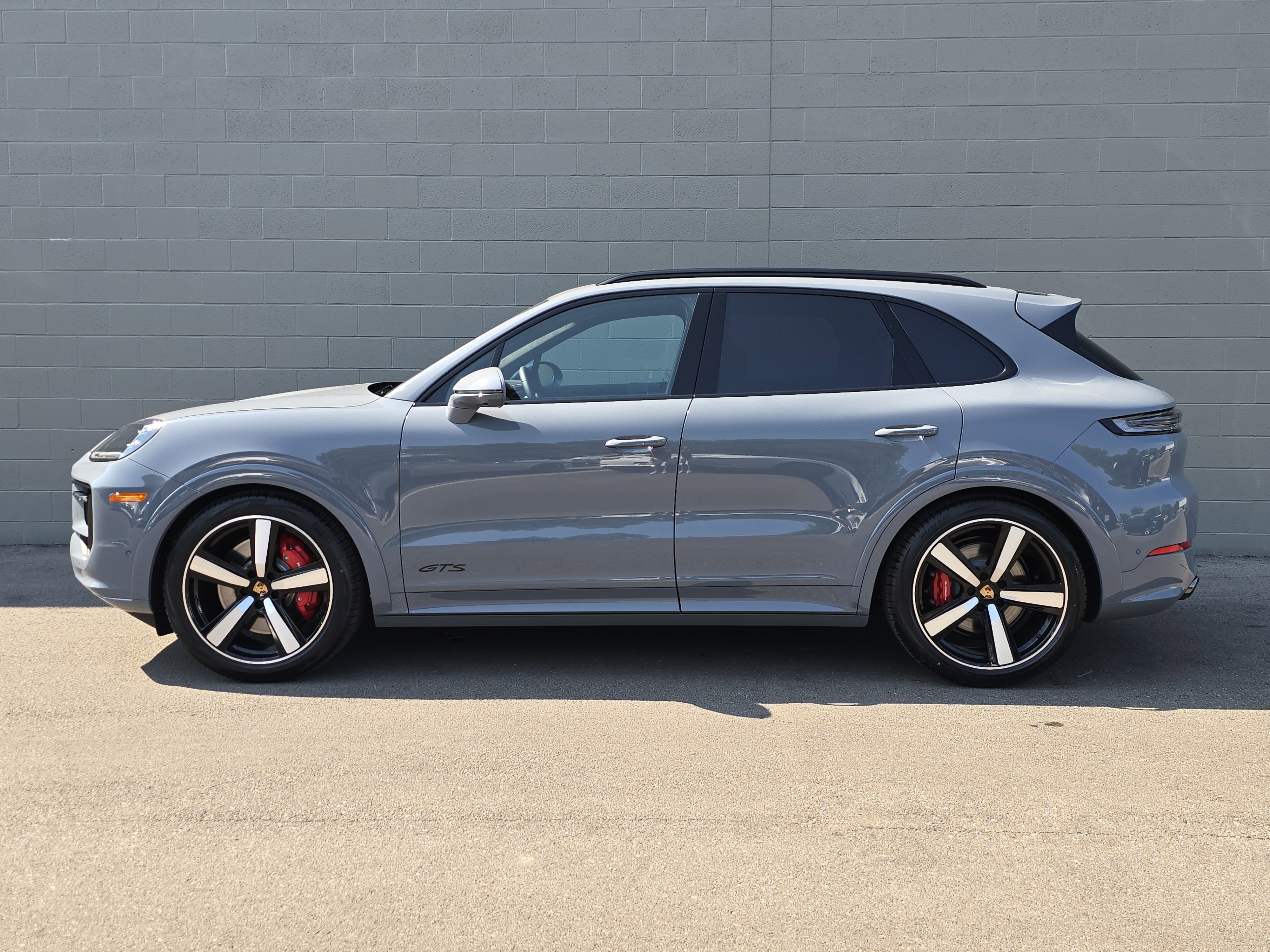 New 2025 Porsche Cayenne GTS image 2