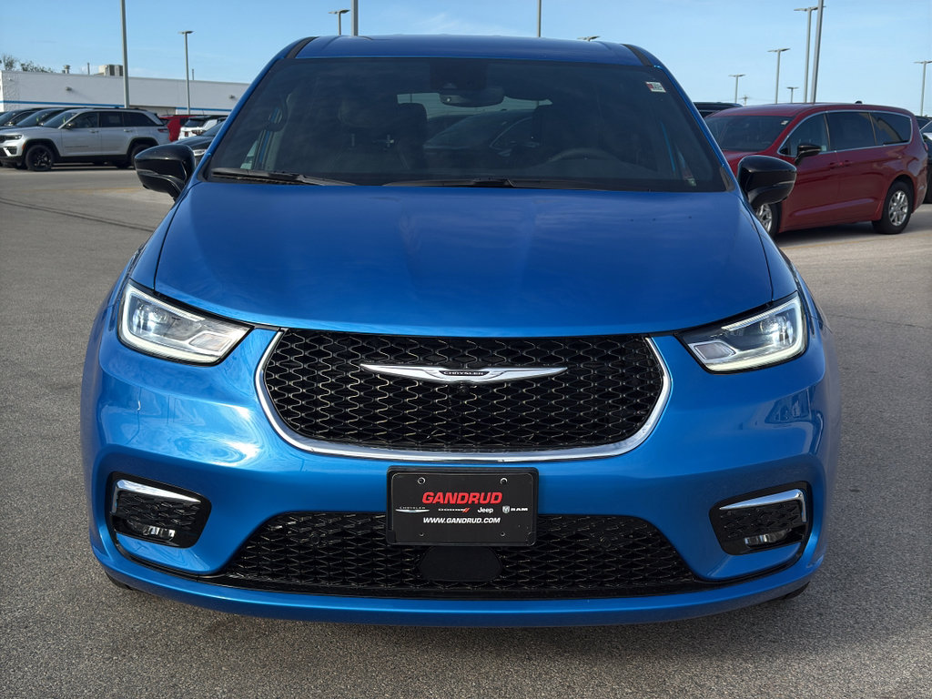 New 2026 Chrysler Pacifica Select AWD/4WD image 3