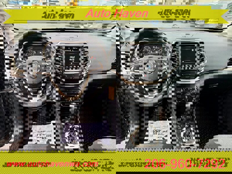 Used 2014 Jeep Cherokee Latitude w/ Cold Weather Group AWD/4WD image 9