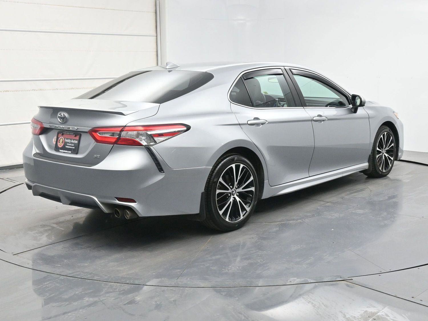 Used 2020 Toyota Camry SE FWD image 22