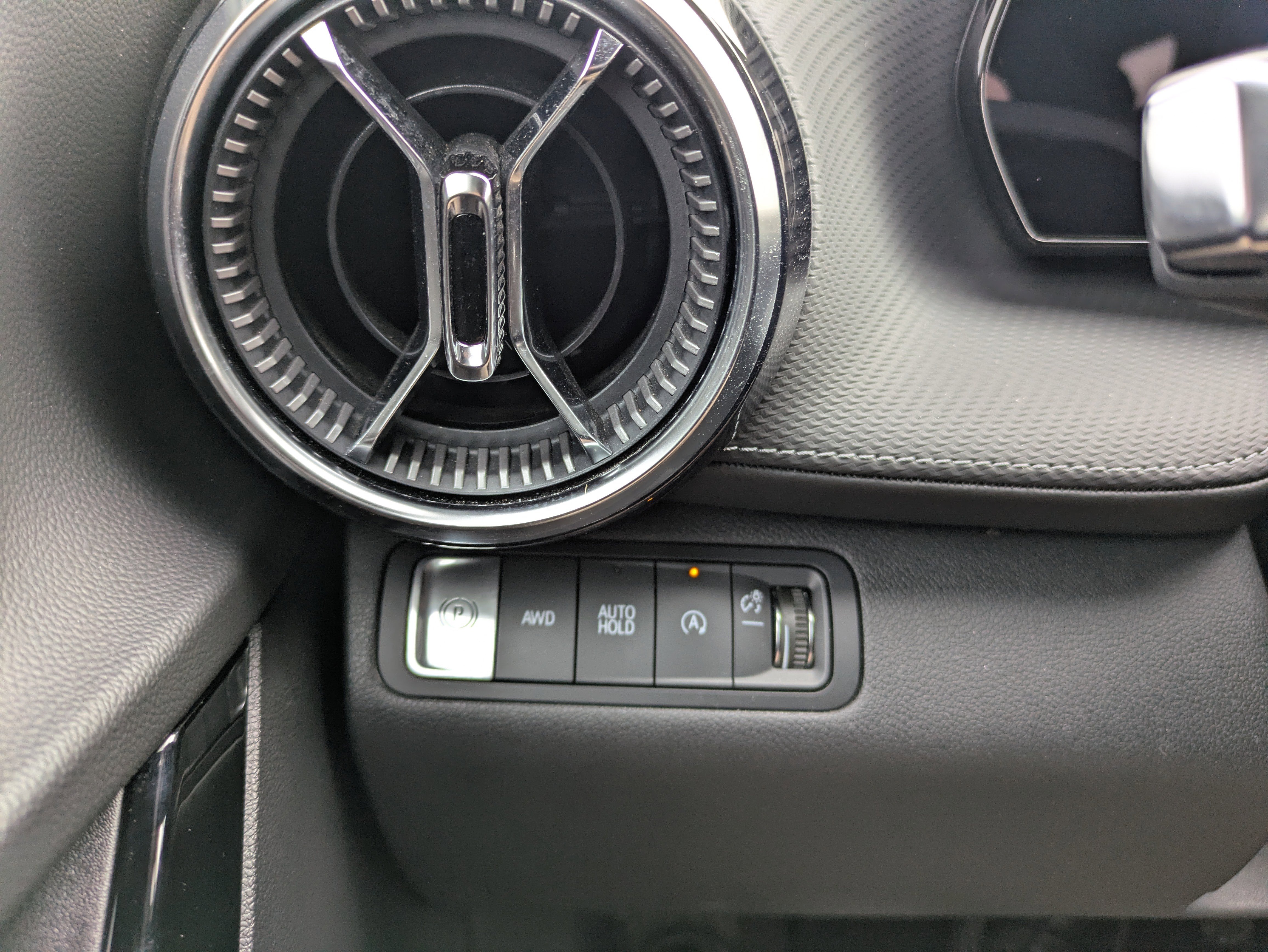 Used 2025 Chevrolet Equinox LT w/ Convenience Package II image 23