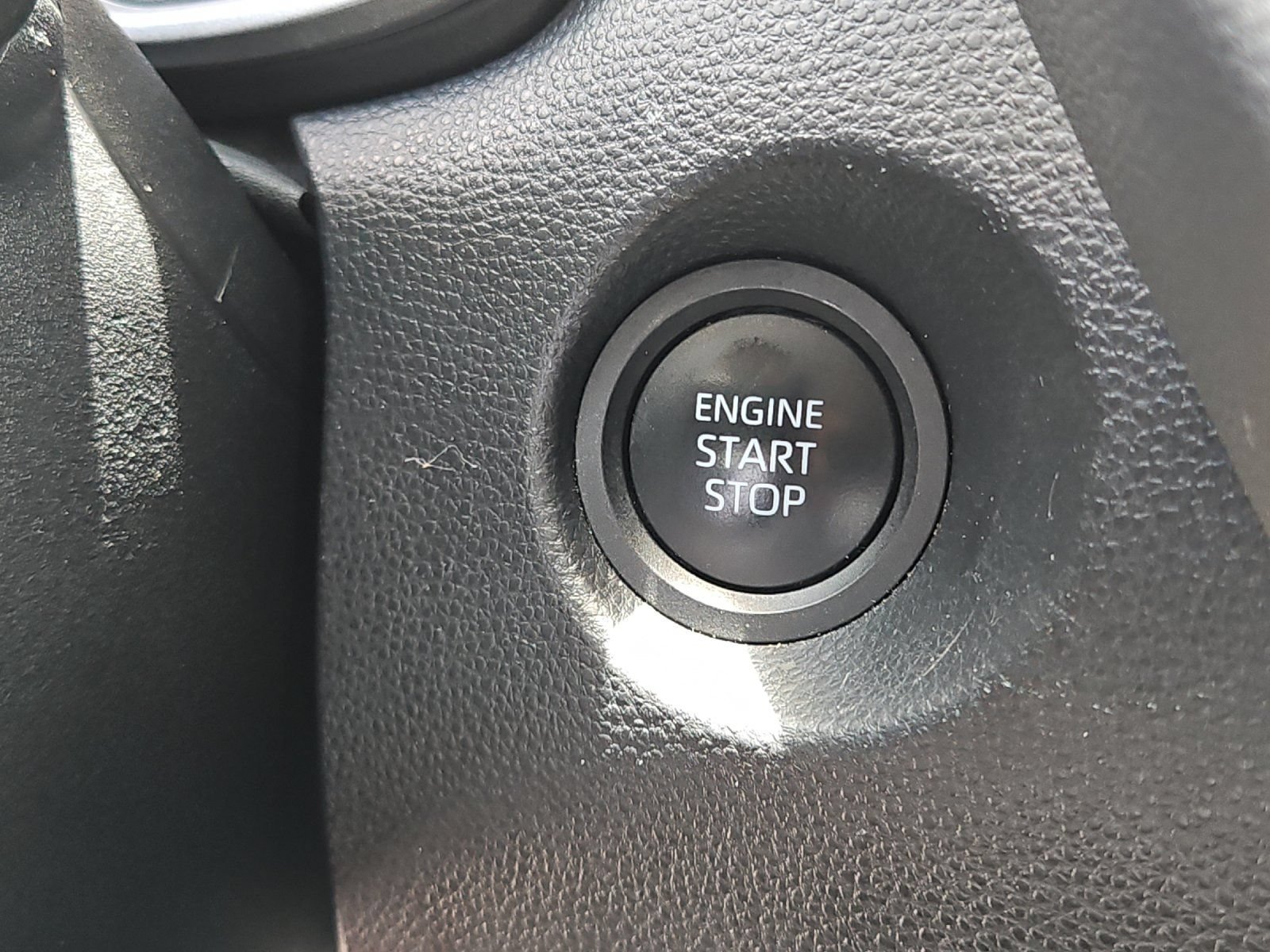 Used 2025 Toyota Corolla Cross XLE FWD image 20