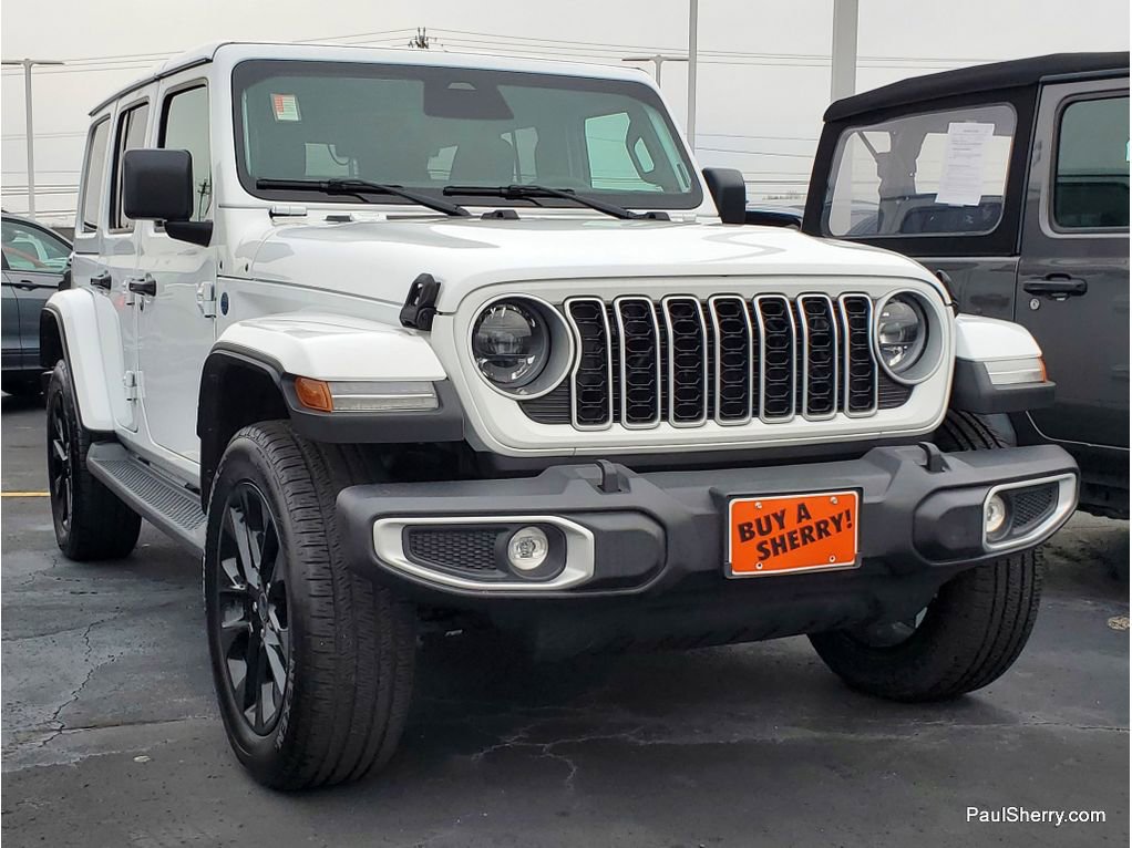 Used 2025 Jeep Wrangler Sahara image 6