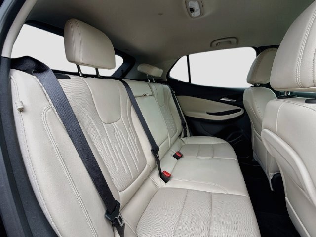 Used 2025 Buick Encore GX Avenir AWD/4WD image 28