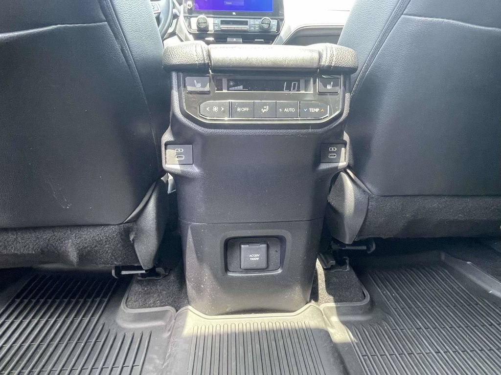 Used 2024 Toyota Grand Highlander AWD Hybrid image 19