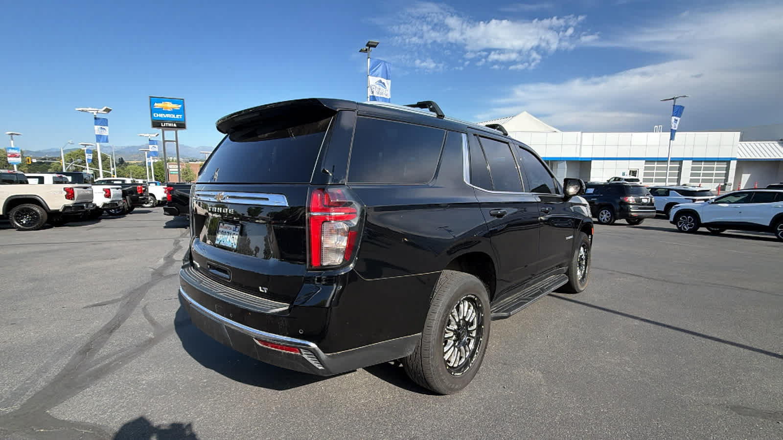Used 2022 Chevrolet Tahoe LT w/ Luxury Package AWD/4WD image 5