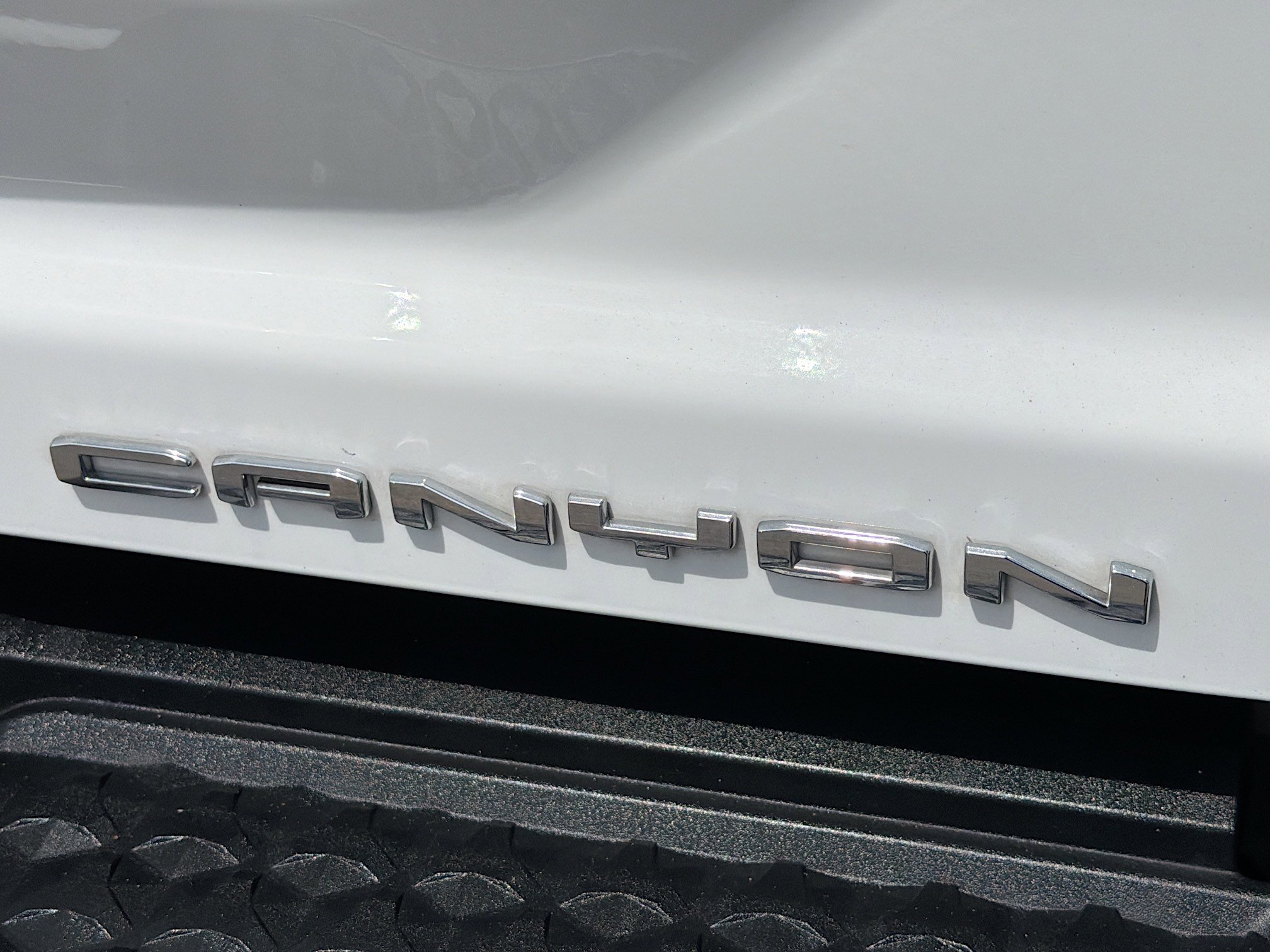 Used 2023 GMC Canyon Denali image 13